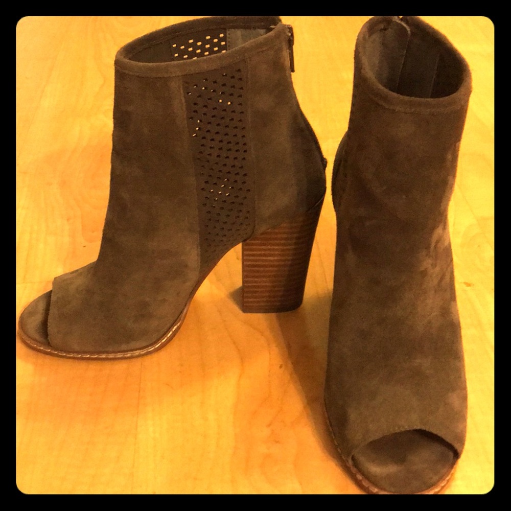 Gianni Bini booties, Color: taupe. Size: 7.